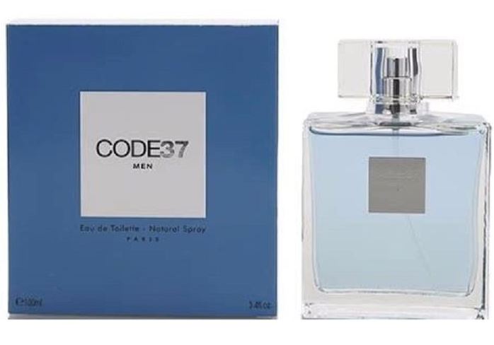 Karen Low, Code 37 is combines unique tropical and spicy notes to create a wonderfully aromatic cologne. Top notes of cardamom, pineapple and grapefruit give the blend a bold opening. At the heart of the cologne, notes of water lily, lavender and tea mellow out the blend. CODE 37 by Karen Low 3.3 / 3.4 oz edt Cologne Spray for Men.